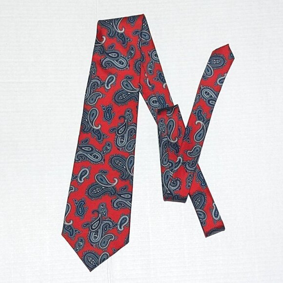 Oscar de la Renta Other - Oscar de la Renta 100% Silk Red Paisley Tie